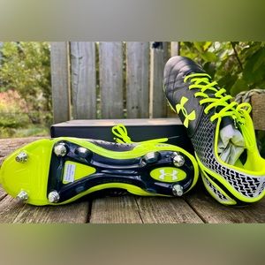 Under Armour men’s metal cleats.